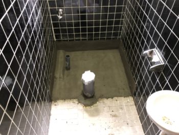 呉市音戸町S様　和式汲み取りトイレから簡易水洗洋式トイレへリフォーム　施工中